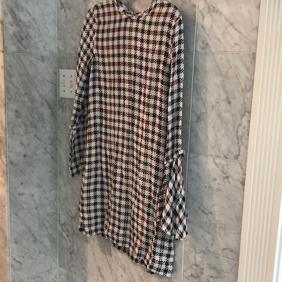 Equipment Femme 100% Silk Shirt Dress, Houndstooth, flare sleeves. - Picture 5 of 5